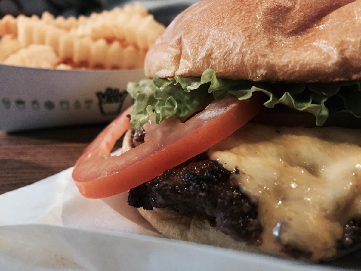 PatriceDumont's tweet photo. pix of the day @mephisto1954 #ShakeShack http://t.co/kXHjroAQvE