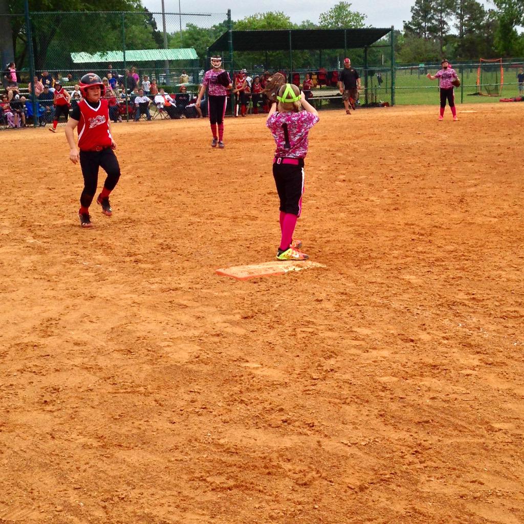 SCPerfectGameSB's tweet photo. 10U Florence Knockouts vs HotStyx #USSSAFreedomSpringFury #FlorenceSC #BracketPlay http://t.co/UzG1Yi76s5