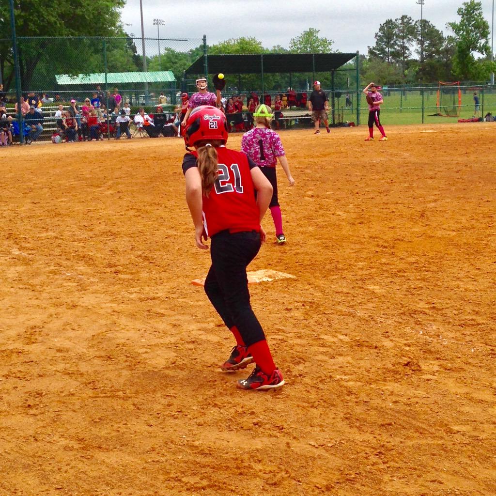 SCPerfectGameSB's tweet photo. 10U Florence Knockouts vs HotStyx #USSSAFreedomSpringFury #FlorenceSC #BracketPlay http://t.co/UzG1Yi76s5