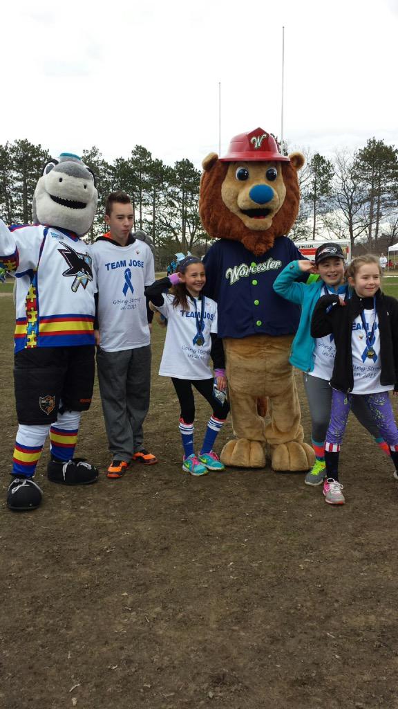 FINZ06's tweet photo. The Walk for Autism Acceptance is one of my favorite days of the year. Awesome turn out for an awesome event! http://t.co/1teKkGR1ad