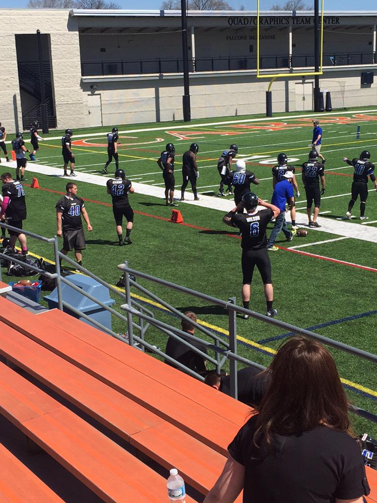 Warming up before the game vs. theWisconsin Ravens #raidernation #waukeshaRaiders #Raiderettes