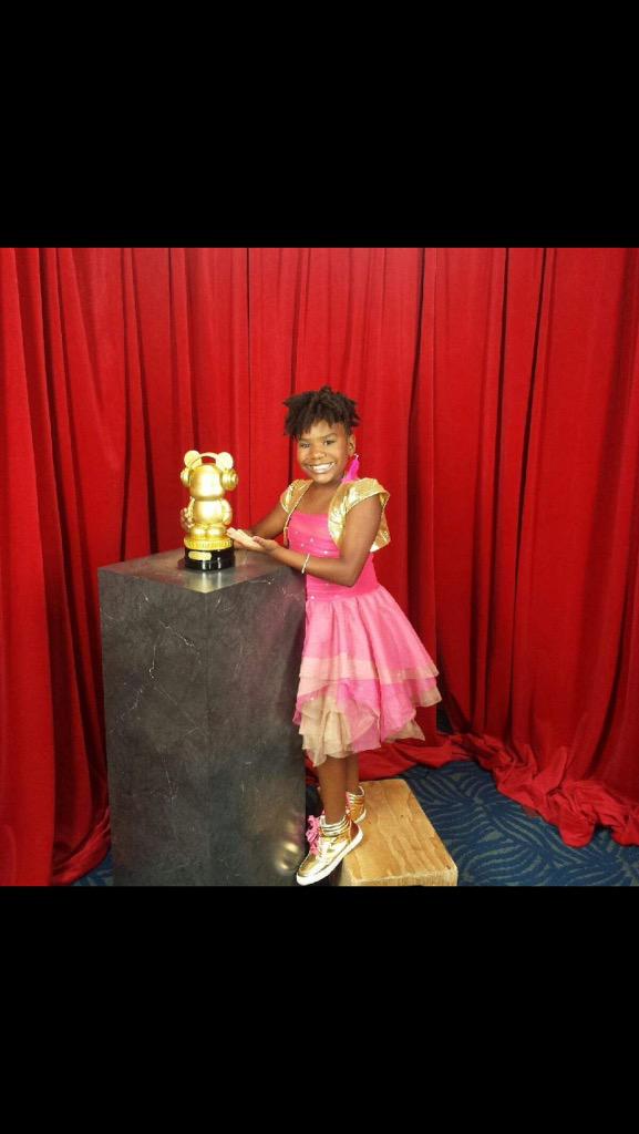 TheTriniteefans's tweet photo. @justjaredjr casting our vote for @the_trinitee as best dressed for RDMAs!! #JJJBestDressed #thetrinitee #RDMA http://t.co/epbESqSC6l