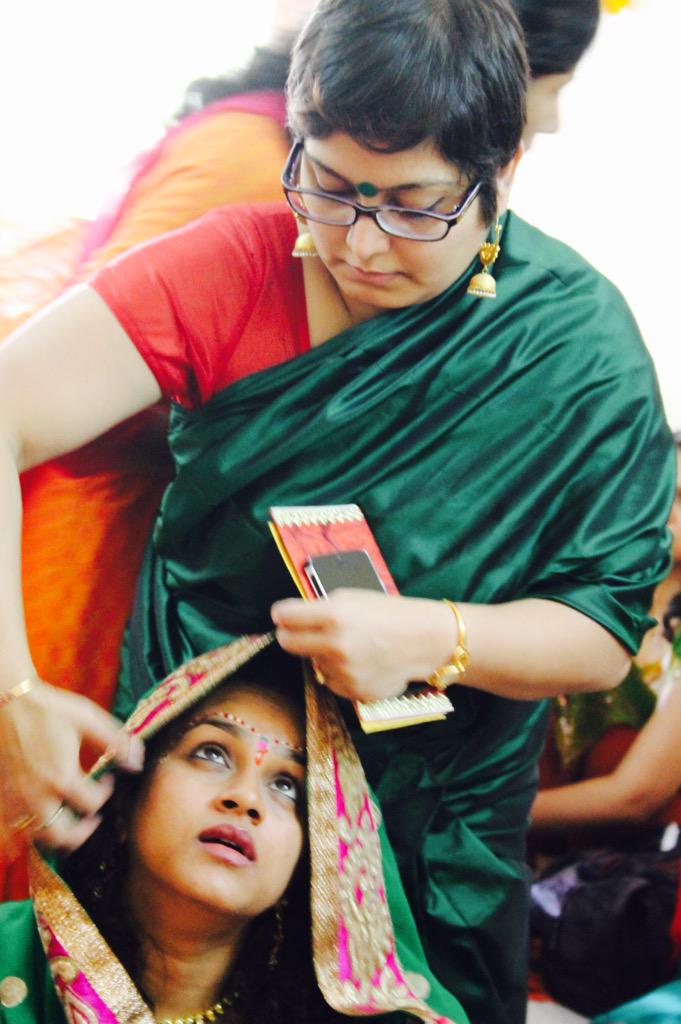 Teethakur's tweet photo. @100sareepact @ahalyamatthan @MaudgalKadam #tiyassareestoryno4 #coloursthatbind Green for #evergreen friendships http://t.co/1lETNM4LXf