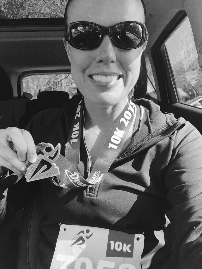 bikerchic_21's tweet photo. @jaybirdsport the best invention for runners. Period! #nocord #running #drakerelays2015 #hyveeroadraces #10k http://t.co/XHPJIwHooH
