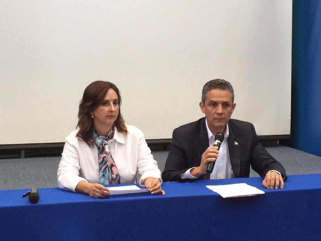 MauroGuerraNL's tweet photo. Nuestros #Diputados @VeroSadaP y @Coronadomx en rueda de prensa exigiendo respuestas sobre auditoría de #Guadalupe http://t.co/K3vBagoXp1