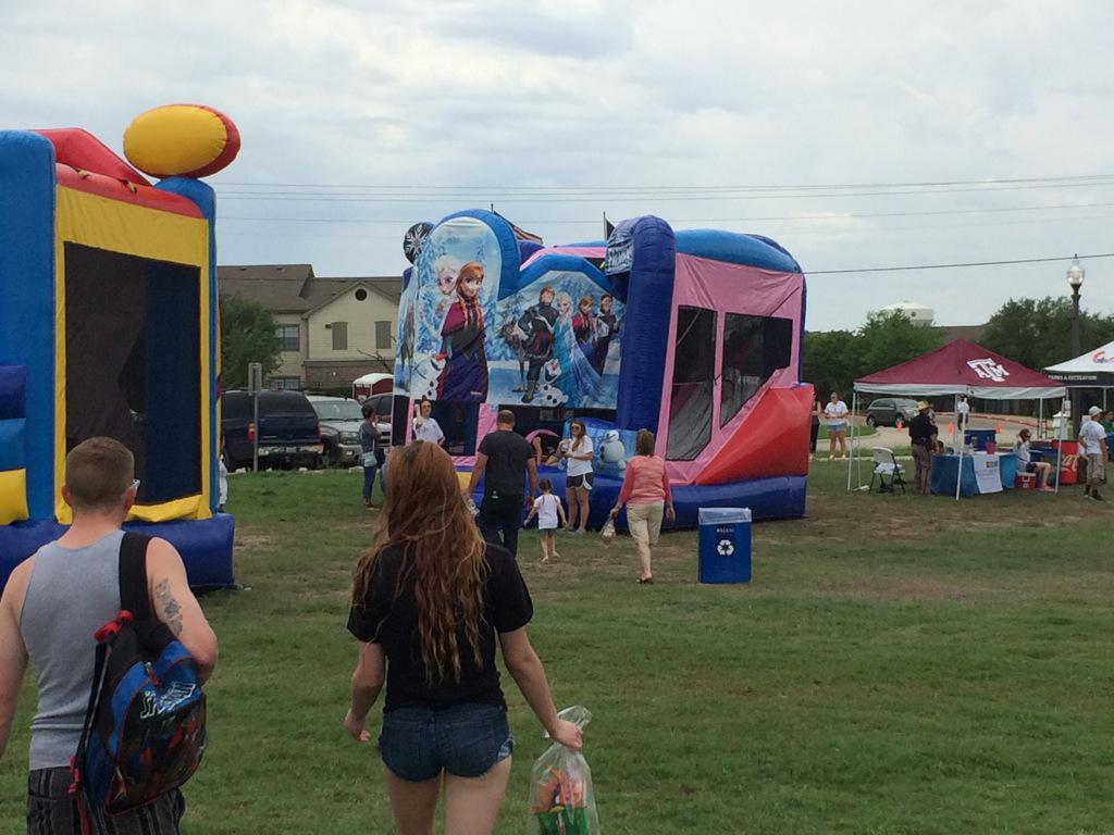 GL_parksguy's tweet photo. @RPTS_TAMU @RPTSKiteFest is open! Come out 1-5pm at the Wolf Pen Festival Site! http://t.co/NIydtae64H