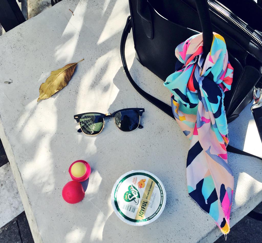 modahypeada's tweet photo. 💚Salir a la calle equipada. ¿Quién más ya es fan del #SerJoyful con el doble de proteína? 🙋🏻 #amomiser @laserenisima http://t.co/bzboSiROeq