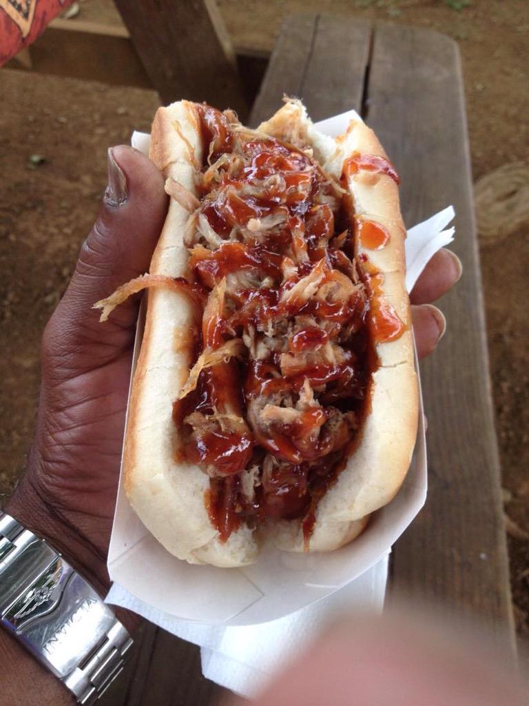 OGLatteLover's tweet photo. In Kilauea yesterday @porkyscart. Kalua Pork sausage dog, hot diggity. http://t.co/pdHXfjEU8F