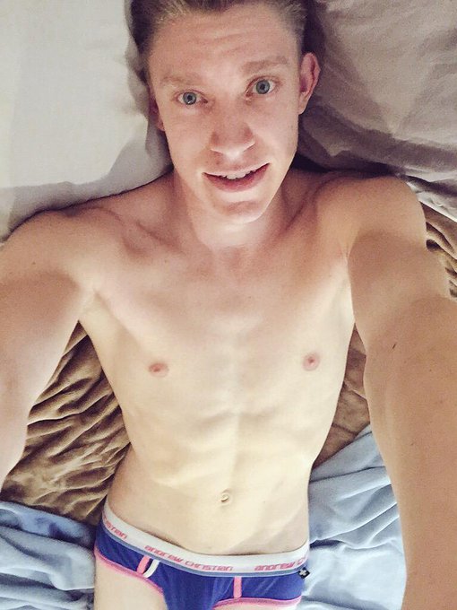 60 more followers to hit 5k- help me make it happen! #gay #gaymodel #SundayFunday http://t.co/NdVjvl