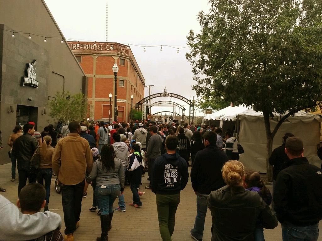 KLAQ's tweet photo. This why El Paso rocks. No matter the Weather, we will come out for BACON! Come on down to #EPBaconfest http://t.co/tAnGws2zsz