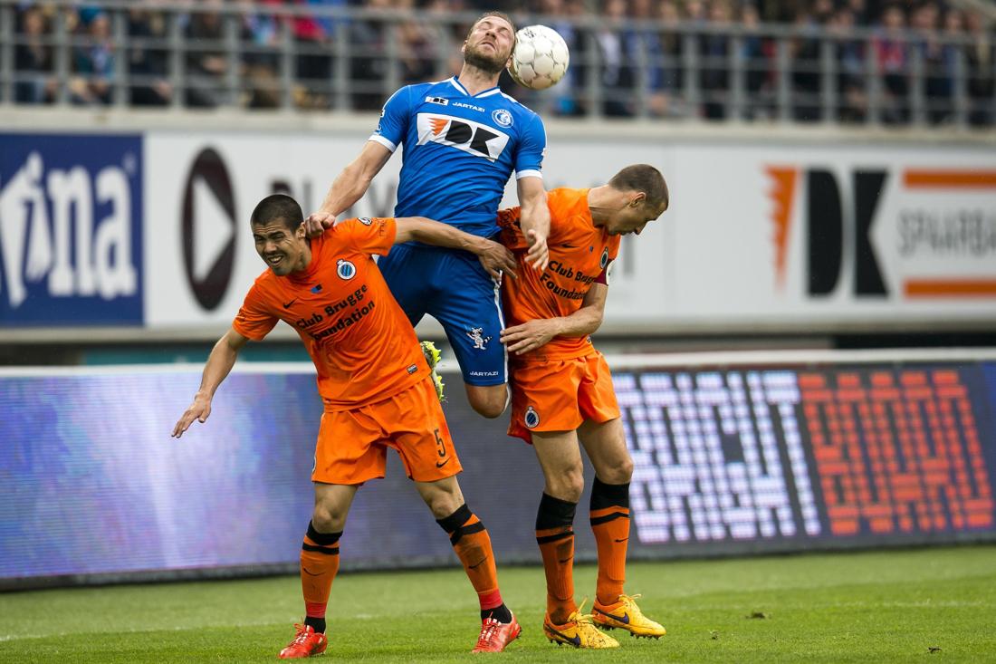 destandaard's tweet photo. Club Brugge kan leidersplaats op het nippertje redden http://t.co/mr9d9zx9kH #destandaard http://t.co/Hn186DmBaK