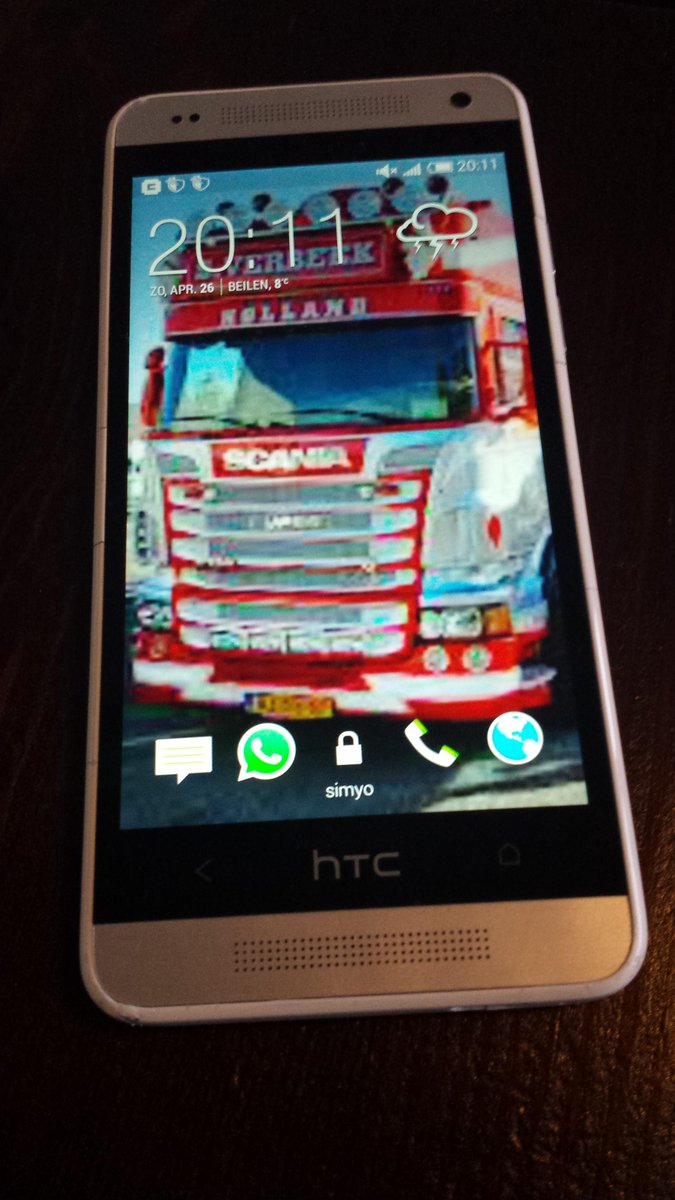 gevonden_beilen's tweet photo. Ik heb deze telefoon vanmiddag gevonden op de parkeerplaats bij de #harmsmeengeschool in #Beilen. Retweet please! http://t.co/9ph8aLyy21