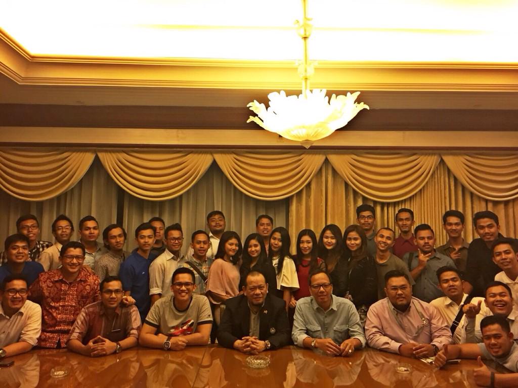 diraindira8's tweet photo. Semolekum update lah sama om Nyalla dan jajaran LOC PSSI 2015 http://t.co/VQjNO1UhZr