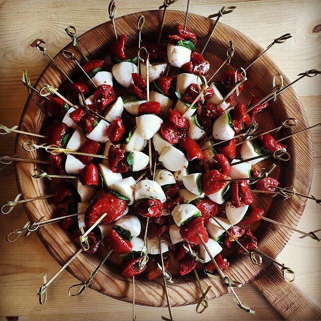 VinGoatCdM's tweet photo. Roasted Pomodoraccio Tomato &amp; fresh Mozzarella skewers! #CateringbyVinGoat #VinGoat http://t.co/y6skNVYmf2