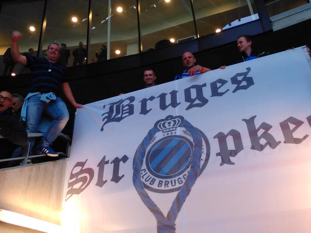 BrechtBruynstee's tweet photo. 2-2. #genclu #singwhenyou'rewinning #wearetopofleague! Echte Gentenaars zijn voor de club! :-) #brugsestropkes http://t.co/dHqgqwPeRP