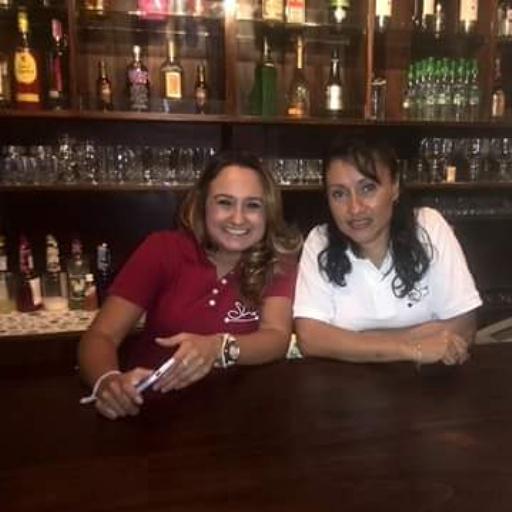 Shoo_Bar's tweet photo. Bartender's de Shoo Bar and Grill. http://t.co/v8vh2OdbrV