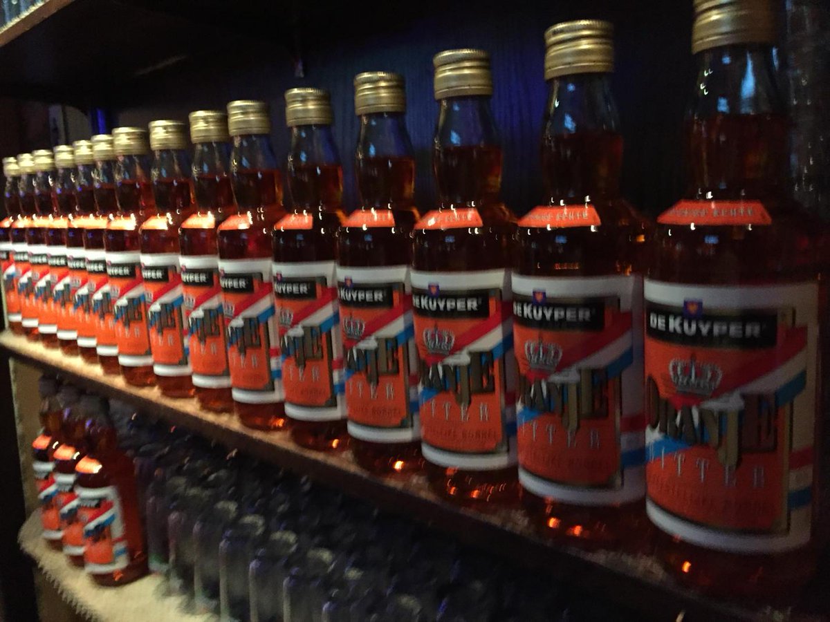 deoranjeboom's tweet photo. Oranjebitter staat klaar! #Koningsnacht #ORANJEFISSA http://t.co/FXTLYb00lz