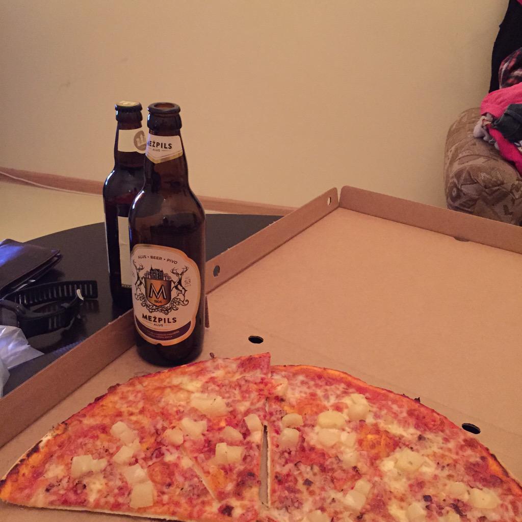 raivisjansons's tweet photo. Kā es dievinu vakarus pēc sacensībām, kad ir nopelnīts kas neveselīgs! #sula #desmaize #tauta #nomnom http://t.co/JT8tpGEcZZ
