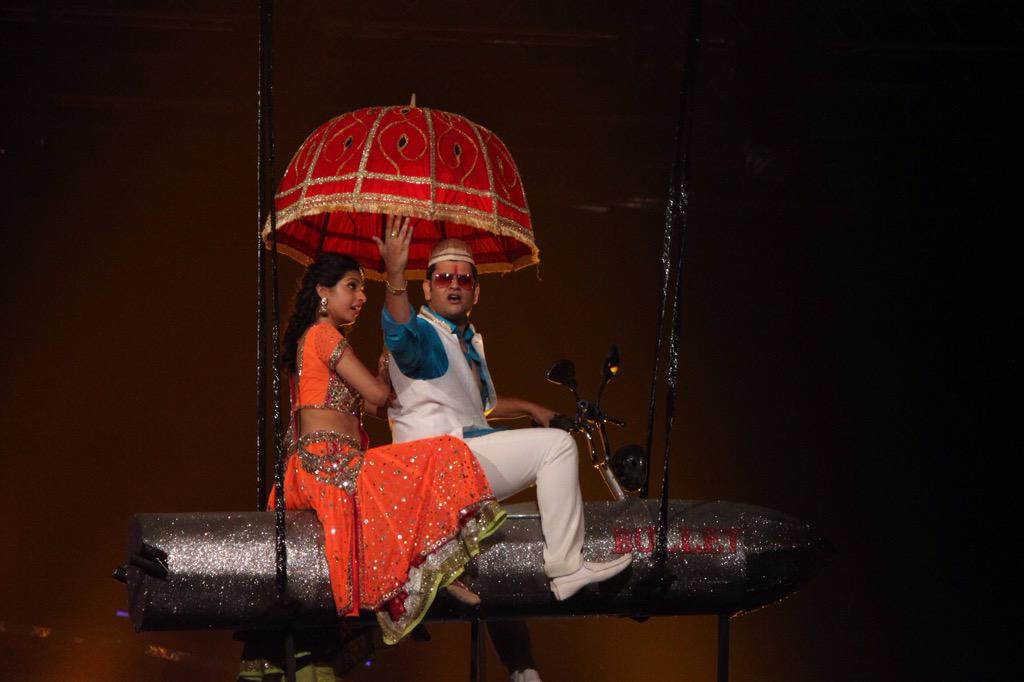 ashsakhuja's tweet photo. Hope u all liked #RoWya's @ActorGovinda special performance...
#NachBaliye7 @StarPlus @nachballiye #TooMuch http://t.co/fhpeAKDYvo