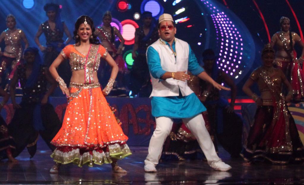 ashsakhuja's tweet photo. Hope u all liked #RoWya's @ActorGovinda special performance...
#NachBaliye7 @StarPlus @nachballiye #TooMuch http://t.co/fhpeAKDYvo