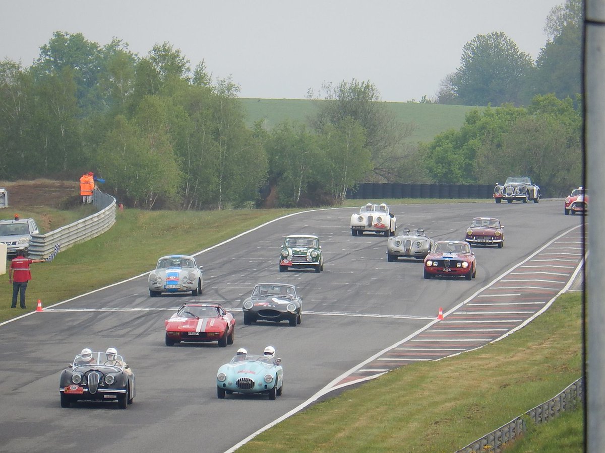 KMC_Bordeaux's tweet photo. KMC également présent hier sur le @tourauto au circuit de Pau-Arnos ! #TourAuto2015 http://t.co/yF3k532Isl