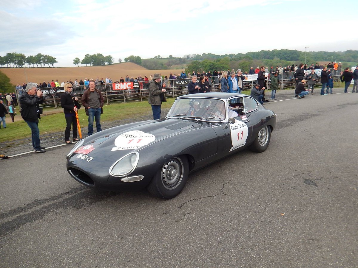 KMC_Bordeaux's tweet photo. KMC également présent hier sur le @tourauto au circuit de Pau-Arnos ! #TourAuto2015 http://t.co/yF3k532Isl