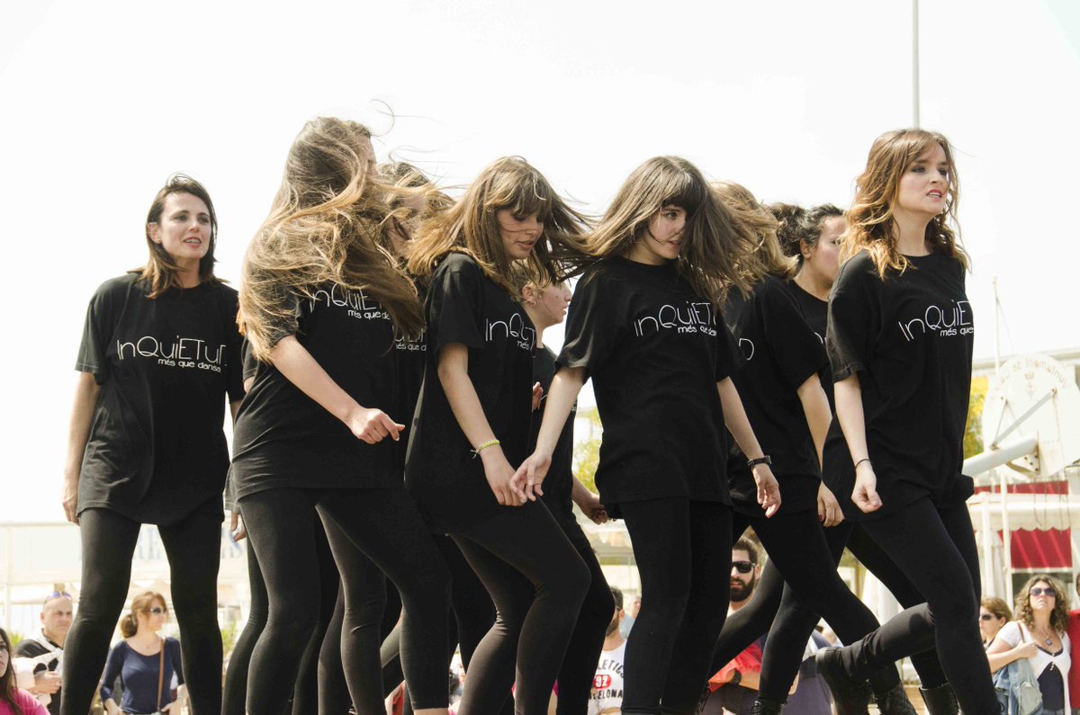 AjCalafell's tweet photo. Avui hem celebrat el Dia Internacional de la Dansa amb una exhibició de diferents tipus de danses #viuCalafell http://t.co/p74g872yKP