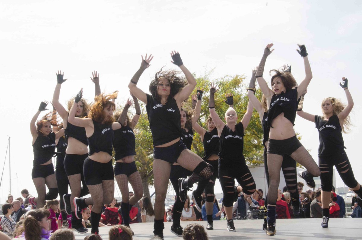 AjCalafell's tweet photo. Avui hem celebrat el Dia Internacional de la Dansa amb una exhibició de diferents tipus de danses #viuCalafell http://t.co/p74g872yKP
