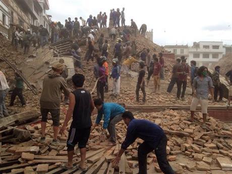 MdM_Navarra's tweet photo. En las próximas horas un equipo de medicina y cirugía partirá hacia #Nepal Toda la ayuda es poca. @MedicosdelMundo http://t.co/Pg6lwdkx1J