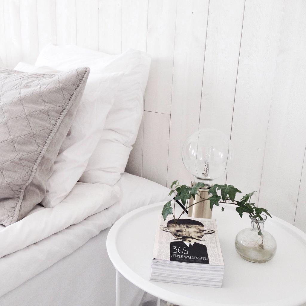formelledesign's tweet photo. / a lovely day is almost over / now time to sleep / #formelledesign #bedroom #white #mybedroom http://t.co/WMQyQCRQM5