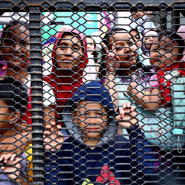 Tak ada hambatan, kami tetap tersenyum bahagia menikmati kemeriahan perhelatan KAA ke 60 | <a href="/kenny_sie/">Kenny Sie</a> #infoBDG