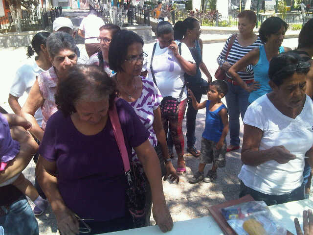 OPCPLAZA's tweet photo. Elecciones Comisión Electoral Permanente del Consejo Comunal Pueblo Arriba para renovación de vocerias http://t.co/UwVZpmL5Nt