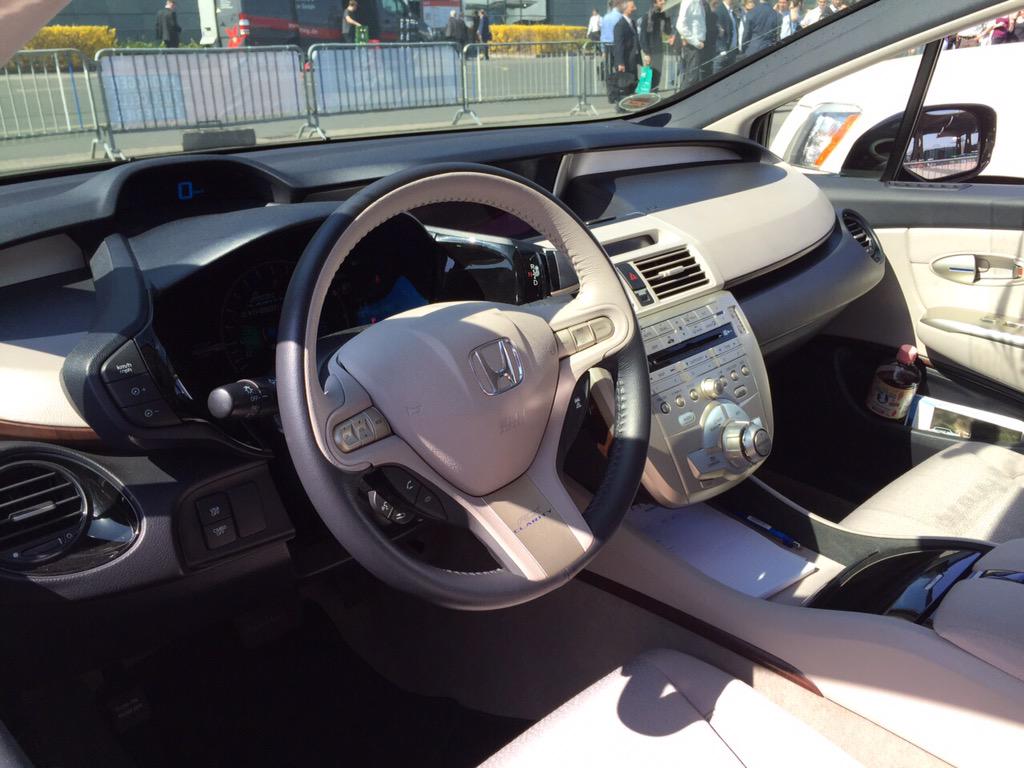 volradtech's tweet photo. Honda, and Vw Passat H2 power cars are tested. It was great experience. #hannovermesse #future http://t.co/AhzmU61j2w