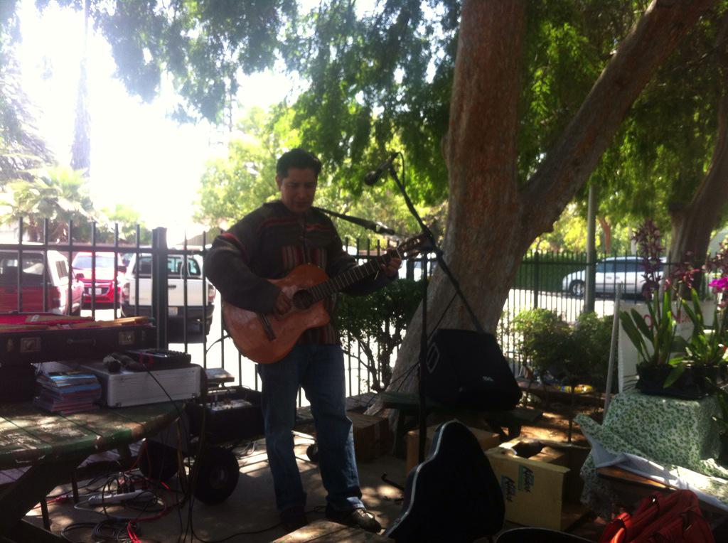 RFSnGT's tweet image. Live entertainment - Christian Sanchez. Great sounds to enjoy your friends' company and beautiful plants and flowers
