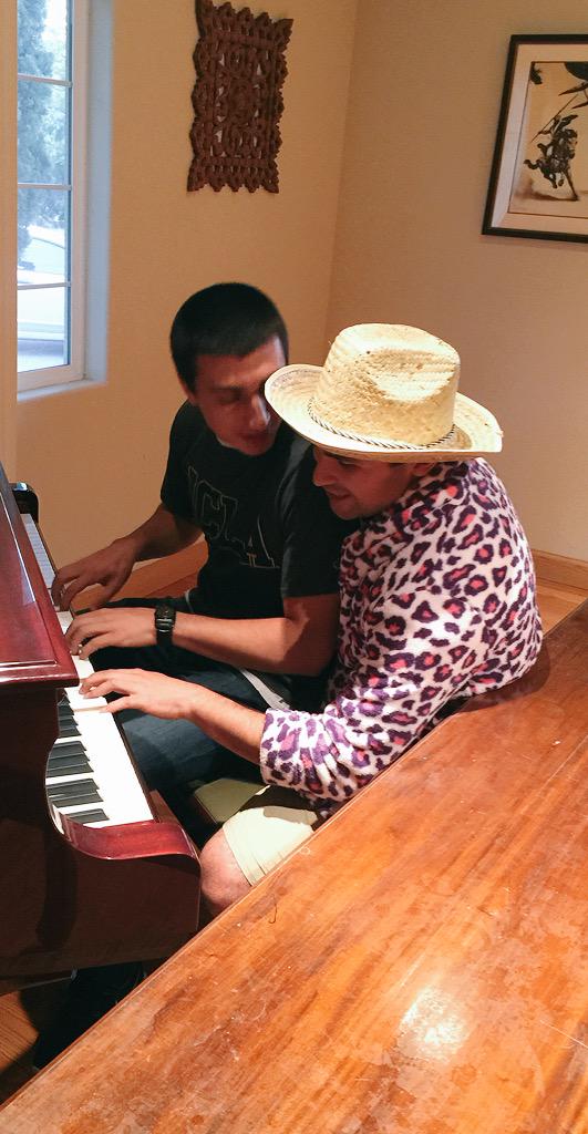 Jgoode33bruh's tweet photo. This beautiful photo doesn't capture the peaceful serenity when these two play #raycharles #dickfila #twon http://t.co/BJr6lY1Sup