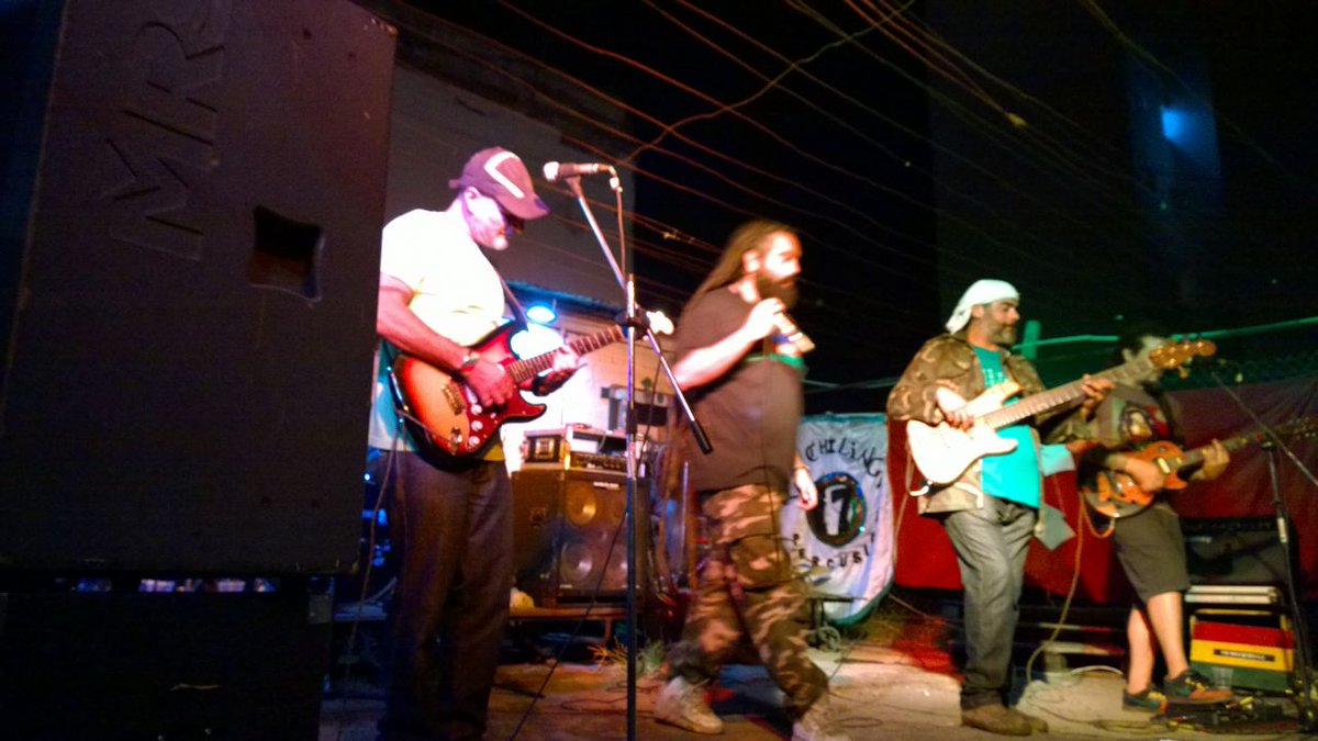 ayer en <a href="/lachilingaOK/">La Chilinga</a> muy buena onda dani , pablo y toda la chilinga <a href="/resistenciasoun/">resistenciasound</a>