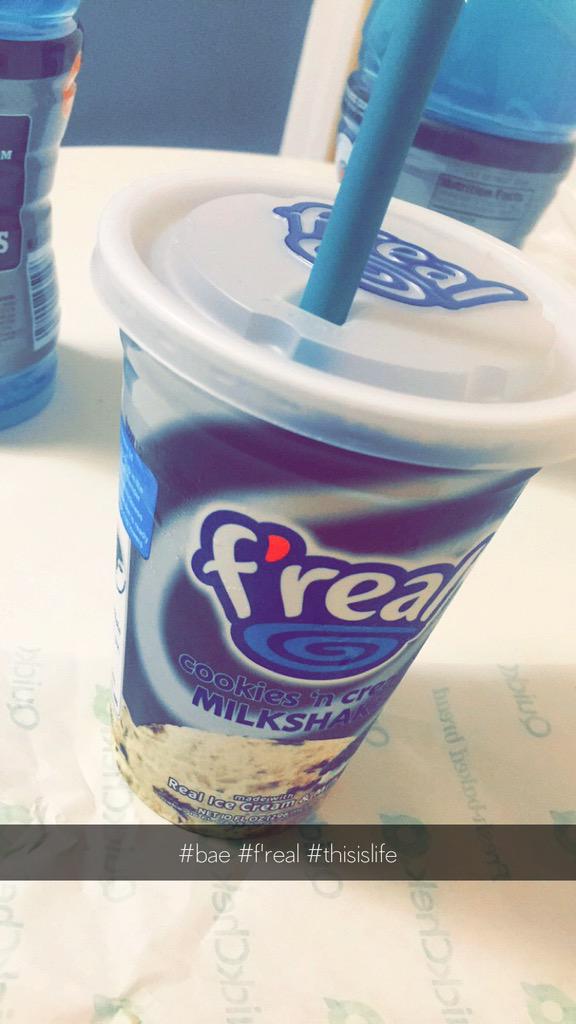 kat_THEGREAT13's tweet image. After my night / morning... This is life right now. #quickchecks #shake #CookiesANDCream