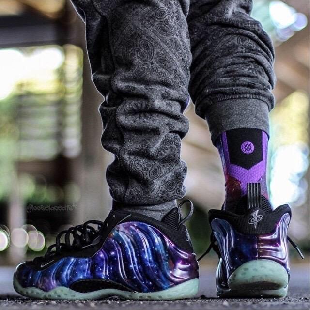 Pickyourkicks1's tweet photo. Rt for Galaxy Foams
Fav for Galaxy Jordan 11's http://t.co/TU4iYyQe4X