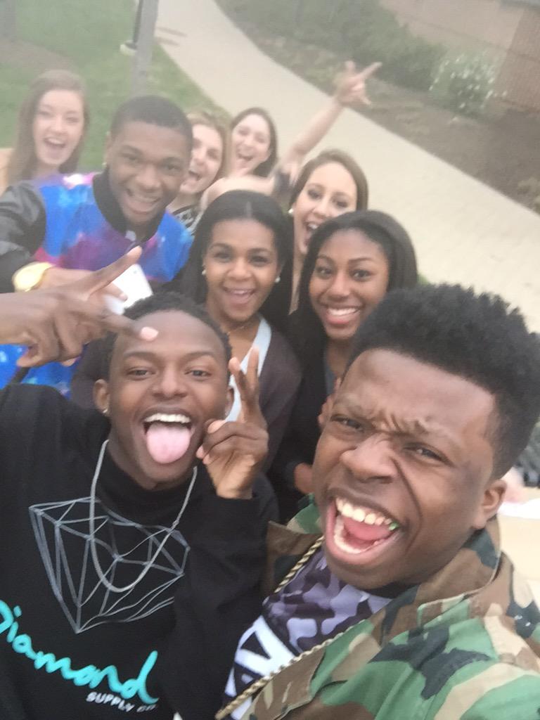 justsomekid__'s tweet photo. #selfieswithstrangers #TigerFest2015 #CrownControl http://t.co/dC7ZArD1tb