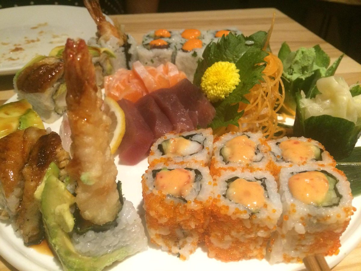 Cheeky Sunday sushi !!