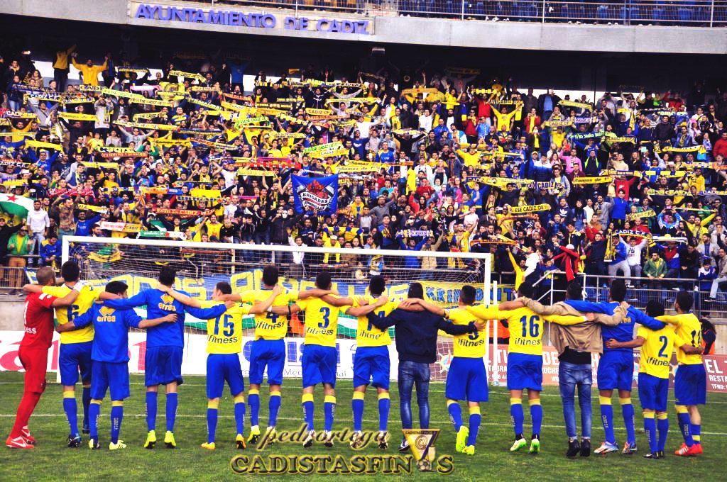 AlbertoHR15's tweet photo. Y dicen que ya no estabamos unidos, vamos Cadiz! @CDC_CadizCF http://t.co/dVbk6t12LR