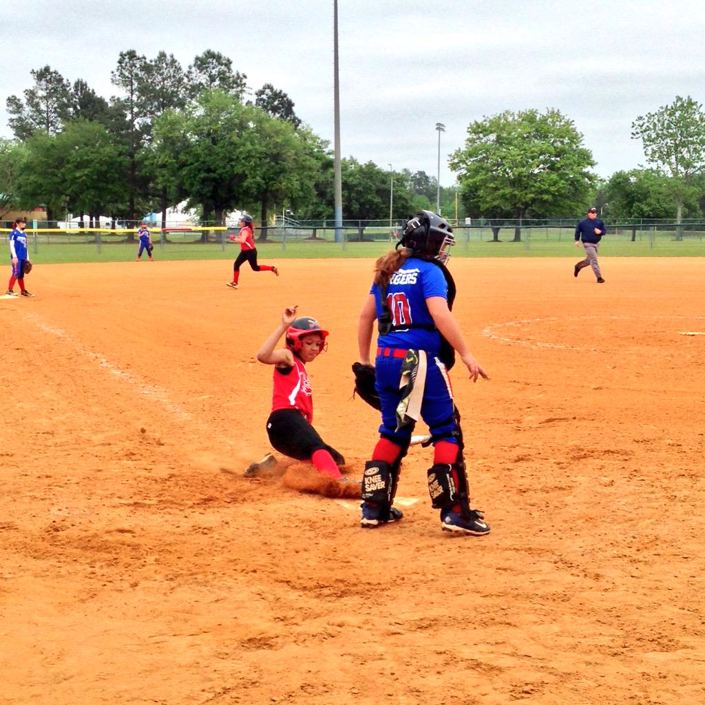 SCPerfectGameSB's tweet photo. 10U HotStyx vs Florence Lady Revolution #USSSAFreedomSpringFury #FlorenceSC #BracketPlay http://t.co/PYWOeNR3Ma
