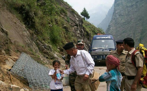 AlurUmesh's tweet photo. arthquake 
#RSS sends 20000 Swayamsevak s to Nepal For Relief Operation. http://t.co/VNz0n7SHpL