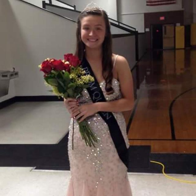 jam1elynn_'s tweet photo. 👑👑👑 #PromQueen2015 http://t.co/O2b7P5OtKh