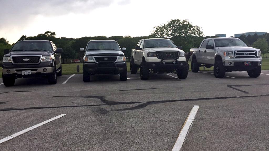 KYLEDOPELAND's tweet image. Boyz posted up fishin