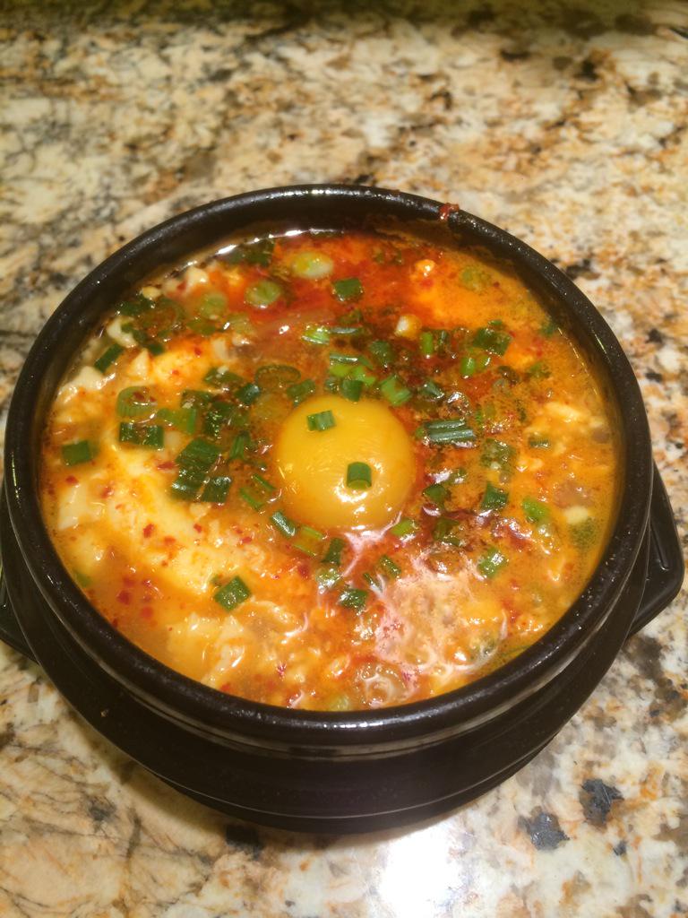 kimchipapi617's tweet photo. The return of #cookingwithjoon #soondubu #tofujigae #jigae #koreanfood http://t.co/4XZh3s6xUX