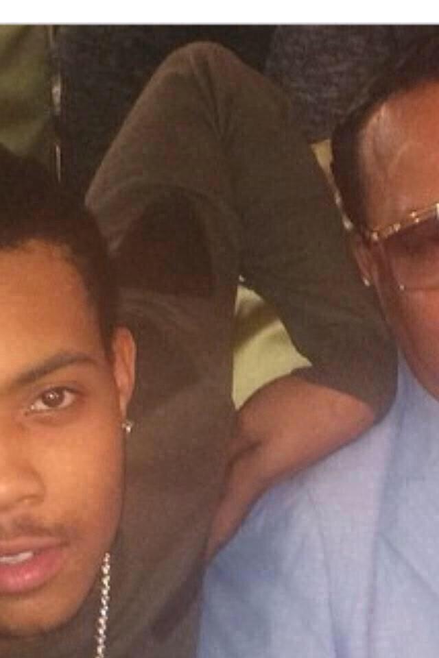 NiggazStruggles's tweet photo. C'est quoi cette pose ? http://t.co/OuAyd4KCsd