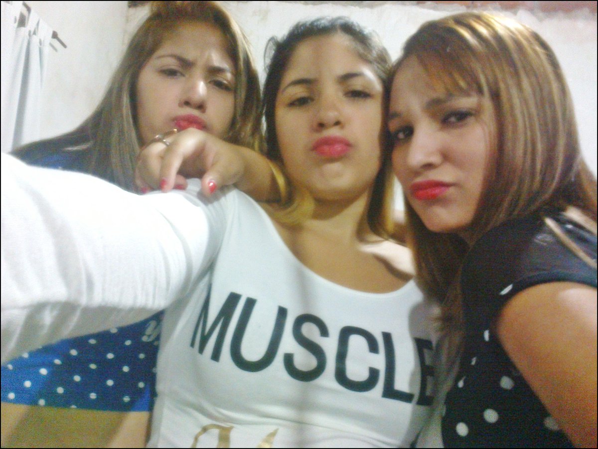 Karen_Carp1601's tweet photo. #Amigaaaas
#Hermanaaaas
#SiempreJuntasss <3 . . http://t.co/IDeA2EESHl