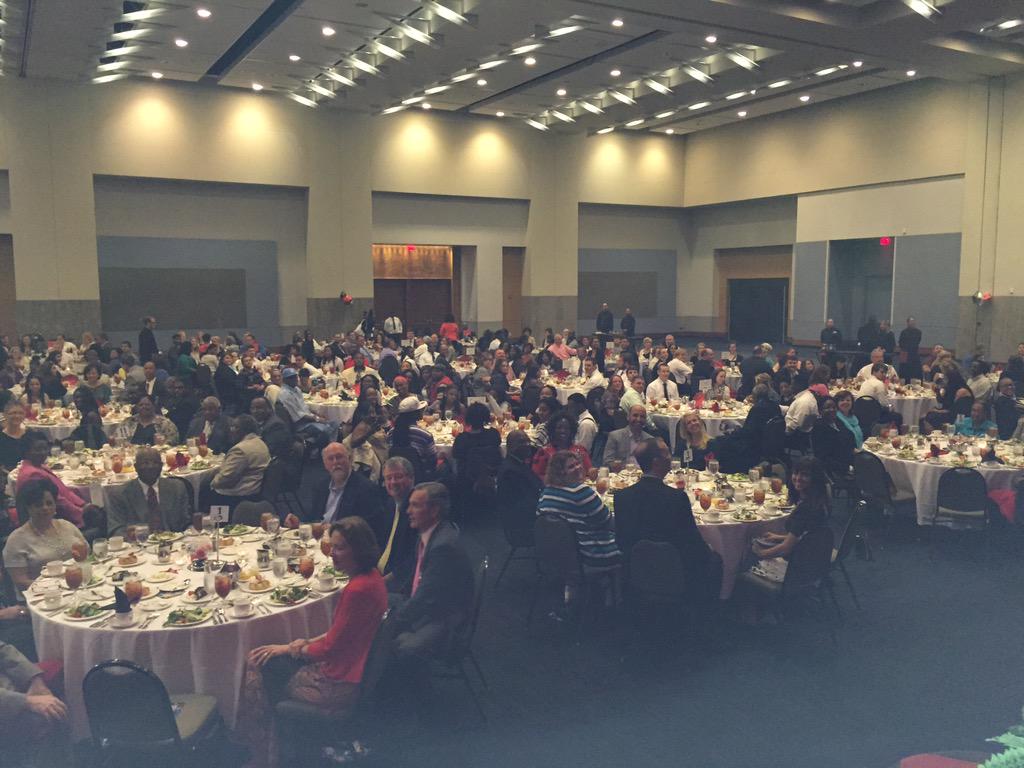 newstucker's tweet photo. Great turnout for Project Grad celebration dinner at Knoxville Convention Center!#GRADSTARS15 http://t.co/rtFESZTelN