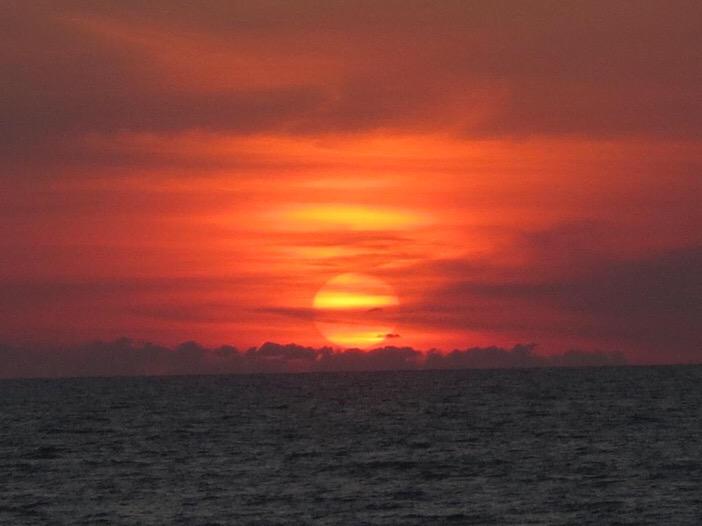 BestCanonPics's tweet photo. Stay tuned, we will return soon! Till then here's a beautiful sunrise just sent in by @CanvasArtbyBart #BestCanonPics http://t.co/1LR2AMXOpY